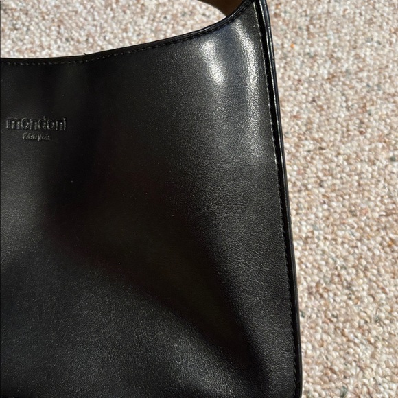 Mondani New York, black purse, GUC, zipper closure - Picture 10 of 10